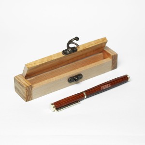 Χειροποίητο στυλό από ξύλο τριανταφυλλιάς σε ξύλινο κουτάκι